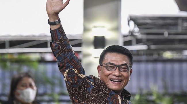 Moeldoko dan AHY adalah dua sosok berseberangan pada kisruh internal Partai Demokrat. Kepala KSP itu tak terlihat hadir di pelantikan AHY sebagai Menteri ATR.