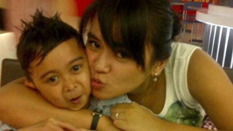 Momen Kemesraan Daus Mini dan Mantan Istri Sebelum Perseteruan Berikut adalah momen-momen kemesraan Daus Mini dan mantan istri sebelum terlibat perseteruan masalah DNA anak
