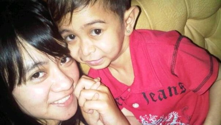 Momen Kemesraan Daus Mini dan Mantan Istri Sebelum Perseteruan Berikut adalah momen-momen kemesraan Daus Mini dan mantan istri sebelum terlibat perseteruan masalah DNA anak