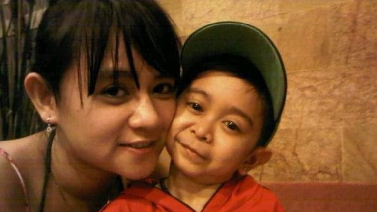 Berikut adalah momen-momen kemesraan Daus Mini dan mantan istri sebelum terlibat perseteruan masalah DNA anak