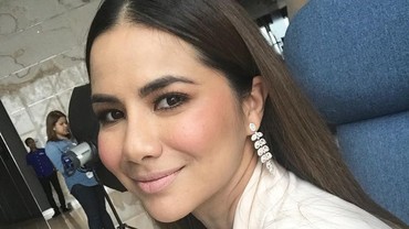 img-title Profil Noor Nabila, Perempuan yang Diisukan Jadi Tunangan Engku Emran