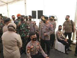Panglima TNI-Kapolri Cek Vaksinasi COVID Personel Gabungan di Polda Kepri