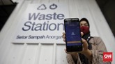 FOTO: Menukar Sampah Anorganik di Stasiun MRT Blok M Warga dapat menyetorkan sampah anorganik ke stasiun limbah Rekosistem yang tersedia di Stasiun MRT Blok M, Jakarta.