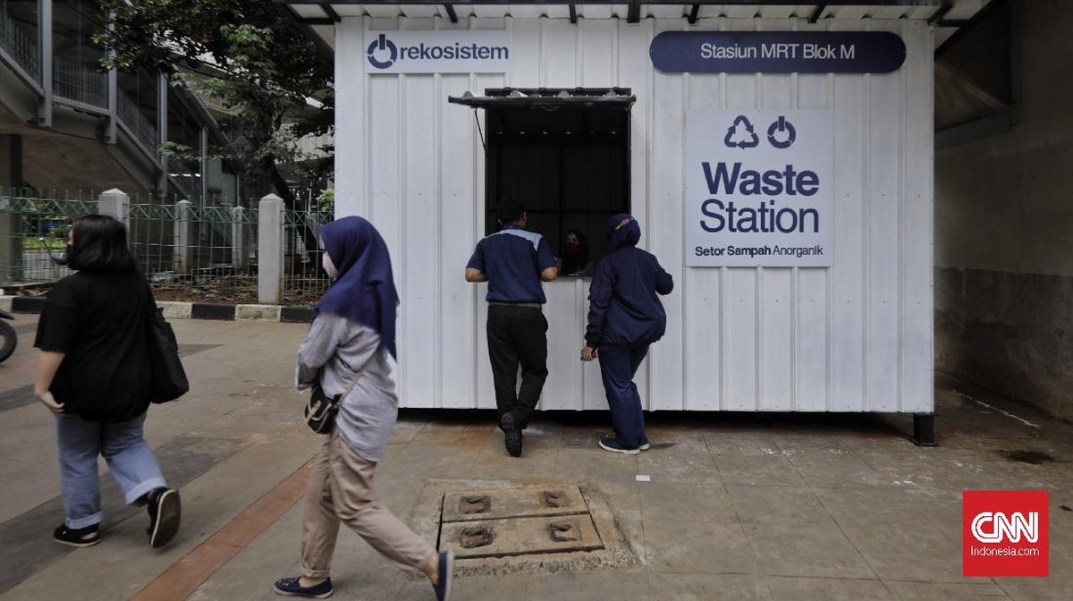 FOTO: Menukar Sampah Anorganik di Stasiun MRT Blok M