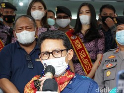 Singgah di Christine Klappertart, Sandiaga: Beli Produk Kreatif Lokal, Yuk