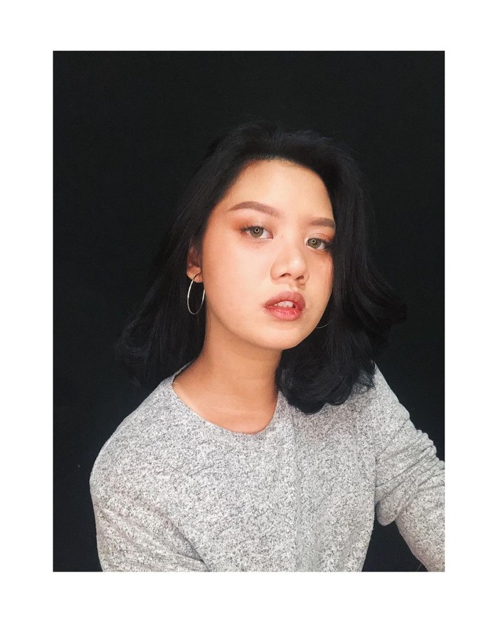 Sania lahir di Samarinda, Kalimantan Timur pada November 1999. Namun saat ini, ia tinggal di Jakarta dan merupakan mahasiswa London School of Public Relation (LSPR) Jakarta. Sania merupakan mahasiswa jurusan Ilmu Komunikasi lho. (Foto: Instagram.com/sanialeonardo)