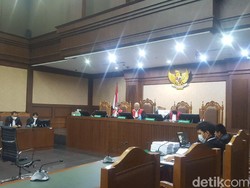 Pengacara Bicara soal Suvenir-Meja Kerja Harga Miliaran di Pleidoi Nurhadi
