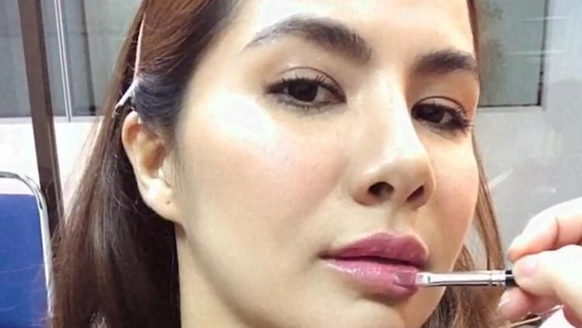 Berikut adalah sosok Noor Nabila wanita yang di duga calon istri Engku Emran