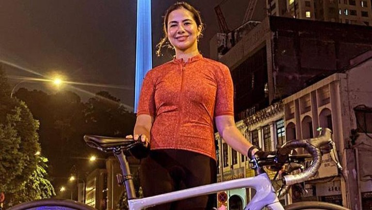 Berikut adalah sosok Noor Nabila wanita yang di duga calon istri Engku Emran