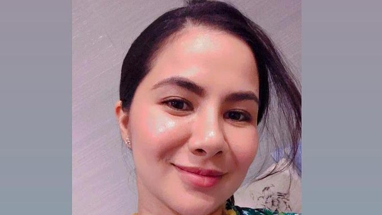 Berikut adalah sosok Noor Nabila wanita yang di duga calon istri Engku Emran