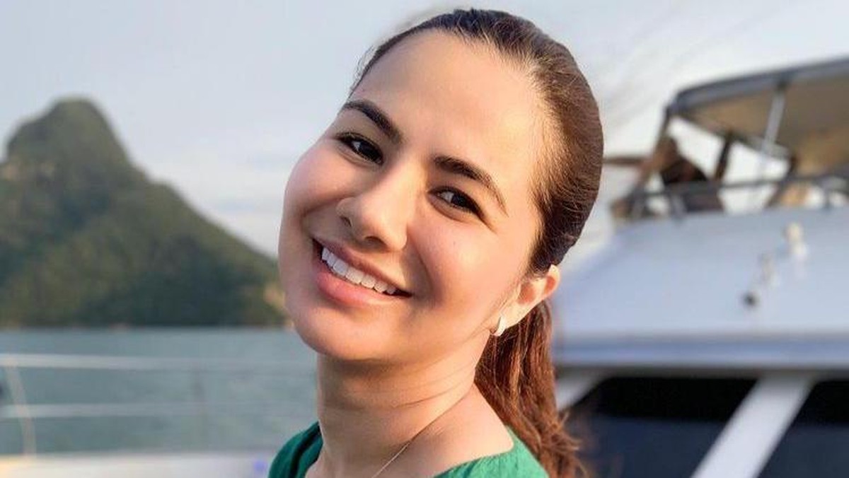 Berikut adalah sosok Noor Nabila wanita yang di duga calon istri Engku Emran