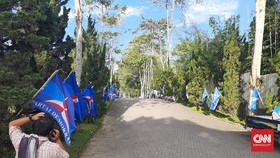 KLB Demokrat Diwarnai Aksi Robek Spanduk Bergambar Moeldoko