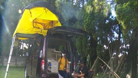 VIDEO: Malas Pesan Hotel, Camping Yuk Dengan Campervan