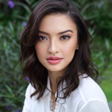 Raline Shah Ditegur Diduga Masuk Masjid Pakai Sepatu, Ini Faktanya