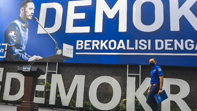 Kantor DPP Partai Demokrat di Jalan Proklamasi Menteng Jakarta digeruduk sekelompok massa diduga dari unsur mahasiswa yang berupaya masuk ke gedung.