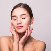 6 Mitos Terkait Kulit Wajah Sehat yang Harus Kamu Pahami