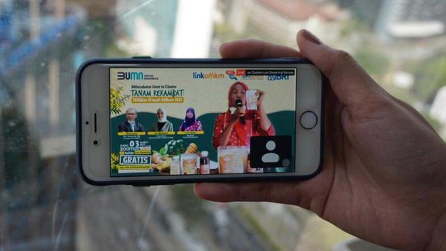 Untuk mendorong kemajuan UMKM Indonesia, BRI menggelar pelatihan daring bertema Tanam Rerambat yang memotivasi pelaku usaha bisnis jamu.