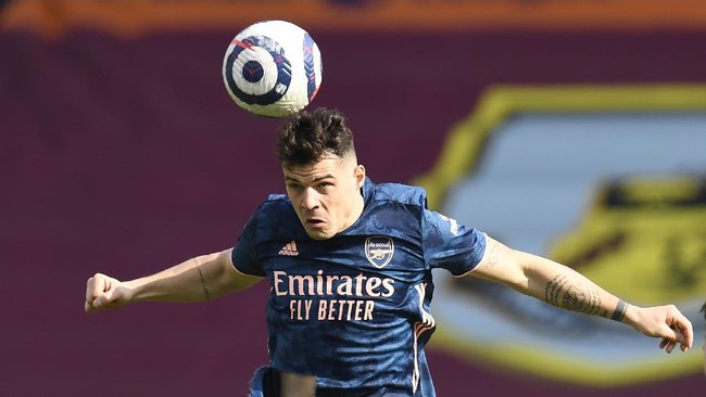 Bintang Arsenal Granit Xhaka dicoret dari timnas Swiss setelah positif Covid-19 usai menolak divaksinasi.