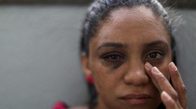 FOTO: Derita Wanita Brasil Hadapi Kekerasan