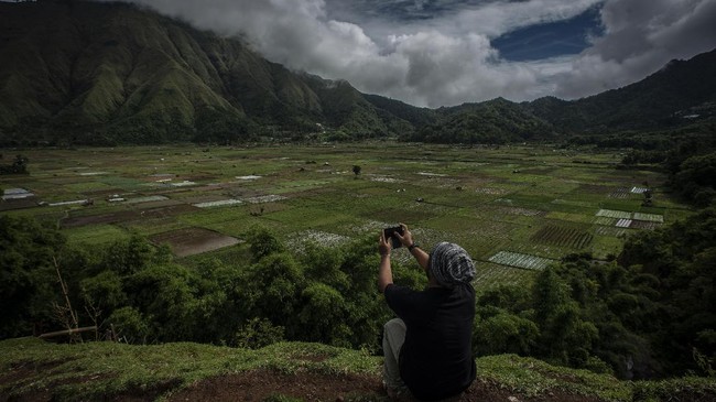 Gunung punya ciri khas berupa bentuk mengerucut amat tinggi dibanding daerah sekitarnya. Bagaimana bisa daratan tercipta seperti itu?