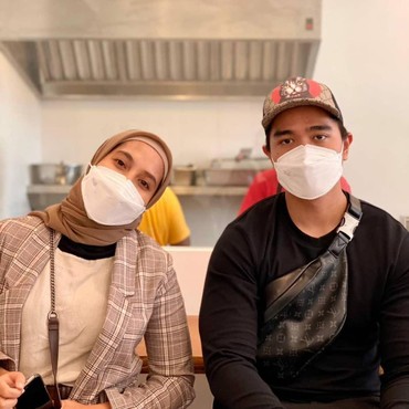 Tatapan Kosong Kaesang Saat Foto bareng Nadya Arifta Jadi Sorotan