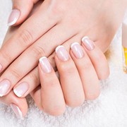Inspirasi Nail Art Simpel yang Mudah Dibuat Sendiri di Rumah