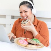 Jika Merasakan 6 Tanda Ini, Artinya Kamu Terlalu Banyak Konsumsi Makanan Manis