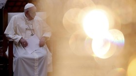 Perempuan Keturunan Iran Bakar Al Quran sampai Paus Bicara soal LGBT