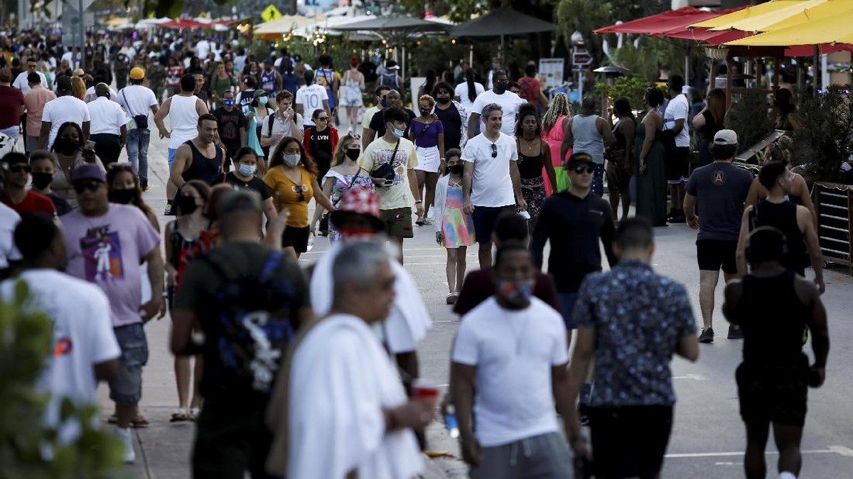 FOTO : Liburan Musim Semi saat Pandemi di Pantai Miami