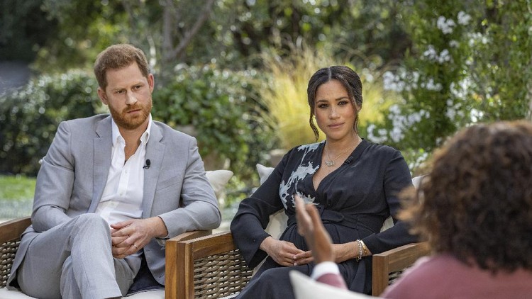 This image provided by Harpo Productions shows Meghan, The Duchess of Sussex, left, in conversation with Oprah Winfrey. (Joe Pugliese/Harpo Productions via AP)