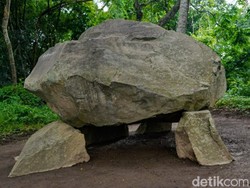 Menengok Kemisteriusan Batu Dolmen yang Banyak Tersebar di Bondowoso