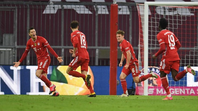 FOTO: Adu Tajam Lewandowski vs Haaland, Munchen Menang