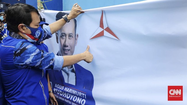 DPD Partai Demokrat adakan cap jempol darah sebagai tanda setia kepada AHY dan melawan KLB yang dilakukan di Deli Serdang, Sumbar.