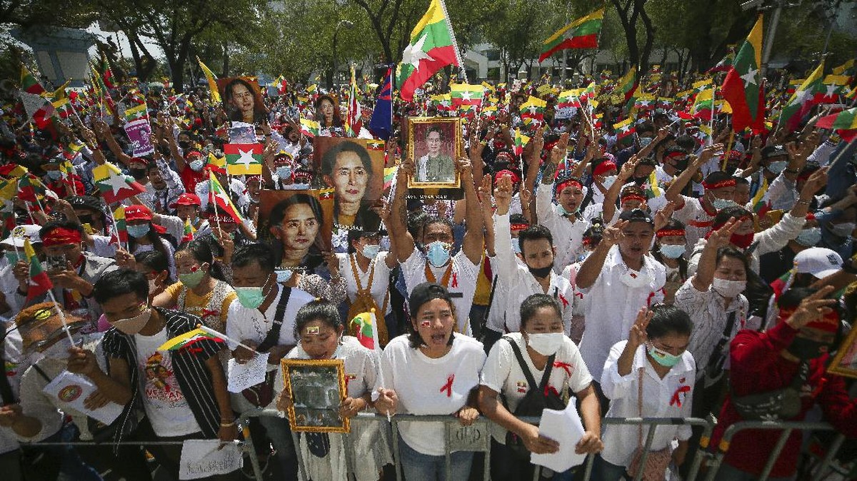 FOTO: Demo Pekerja Migran Myanmar di Gedung PBB Thailand