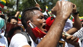 Aparat Myanmar Tabrak dan Tangkap Pemimpin Demo saat Beraksi