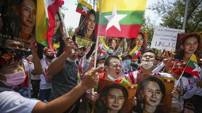 Krisis Kudeta-Covid-19 Dorong Myanmar ke Jurang Kemiskinan PBB melaporkan dampak dari kudeta dan Covid-19 di Myanmar memaksa hampir setengah penduduk negara itu, terjebak ke dalam jurang kemiskinan pada 2022.