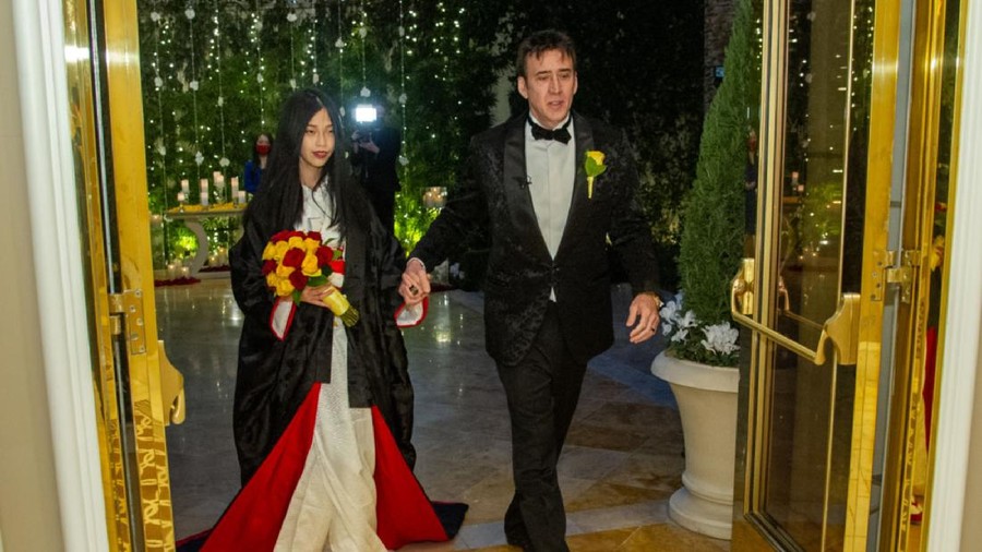 Pernikahan Nicolas Cage dengan Riko Shibata Pernikahan Nicolas Cage dengan Riko Shibata