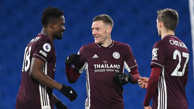 Leicester City meraih kemenangan atas Brighton & Hove Albion sehingga menggeser Manchester United dari peringkat kedua di klasemen Liga Inggris.