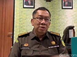 Kasus Korupsi Rp 1,8 M, Kejati Serahkan Sekda Riau Nonaktif ke JPU