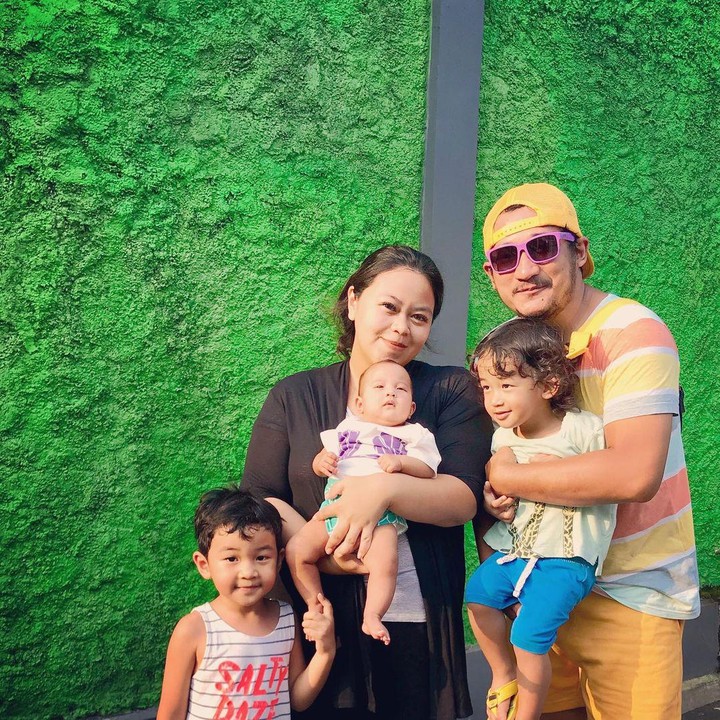 <p>Walaupun begitu, Ayu terhitung aktif di media sosial, Bun. Ia kerap membagikan kegiatan harian dan kebersamaan keluargnya di akun Instagram pribadi. (Foto: Instagram @anyumutiara)</p>