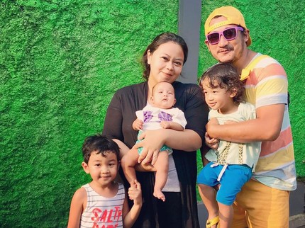 5 Potret Ayu Mutiara, Istri Isa Bajaj yang Jarang Tersorot Kamera