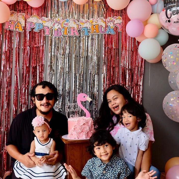 <p>Aktor sekaligus komedian Isa Bajaj menikah dengan Ayu Mutiara sejak 2010, Bun. Dari pernikahan tersebut, keduanya telah dikaruniai 3 orang anak. (Foto: Instagram @anyumutiara)</p>