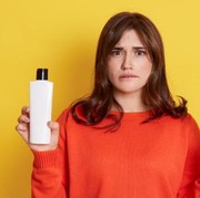 Sering Pakai Dry Shampoo? Ini 4 Bahayanya untuk Kesehatan Rambut