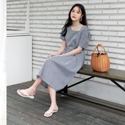 Hangout Pakai Sandal ala Korea, Tetap Chic dan Fashionable