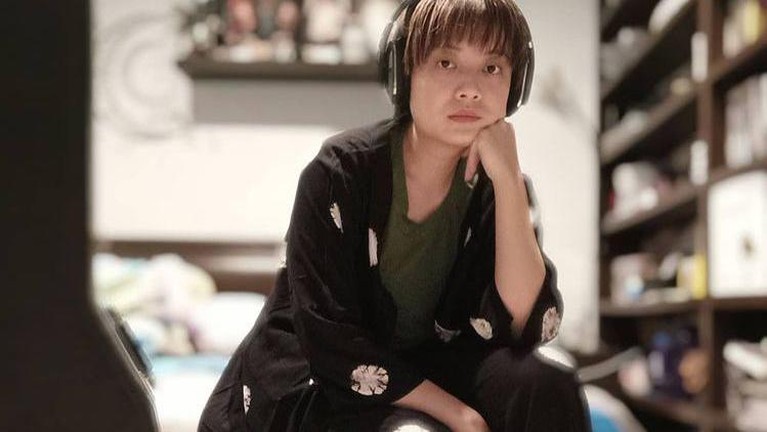 Intip OOTD Leony Vitria dengan Rambut Pendek Mari intip OOTD Leony Vitria dengan penampilan barunya potongan rambut pendek