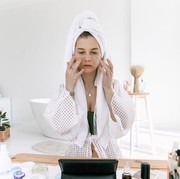 Jangan Asal, Ini 5 Cara Pakai Toner yang Benar untuk Kulit Kering