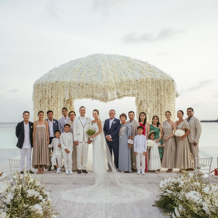 <p>Pernikahan Julie Estelle dan David Tjiptobiantoro di Maladewa benar-benar hanya dihadiri oleh keluarga dan kerabat dekat dari Eropa. (Foto: Poplicist Publicist)</p>