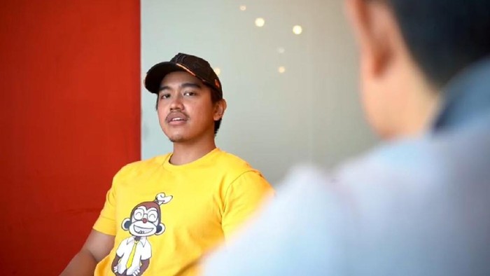 Putusnya hubungan asmara Kaesang Pangarep dengan Felicia Tissue membuat ayahnya, Presiden Jokowi, ikut dicolek-colek keluarga mantan kekasihnya.