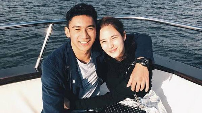 Kisah Cinta Pasangan Artis Beda Agama yang Berakhir Kandas Berikut beberapa pasangan artis yang menjalin kisah cinta dengan pasangan beda agama dan berakhir kandas