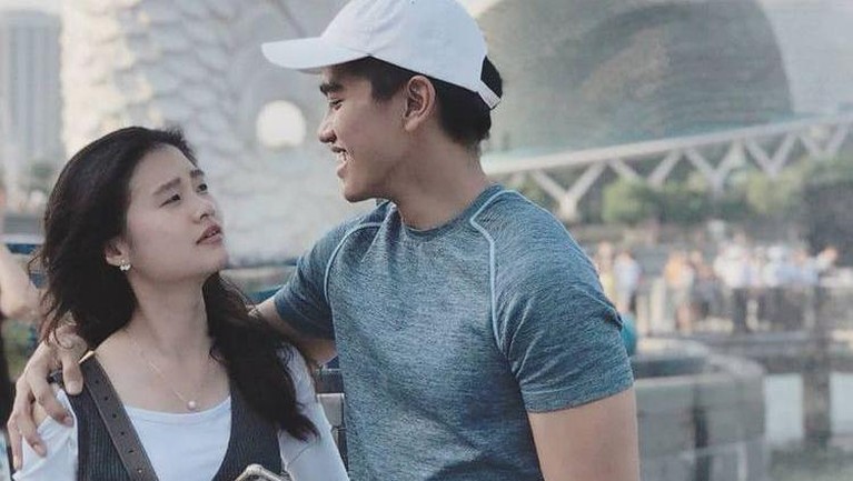 Kisah Cinta Pasangan Artis Beda Agama yang Berakhir Kandas Berikut beberapa pasangan artis yang menjalin kisah cinta dengan pasangan beda agama dan berakhir kandas